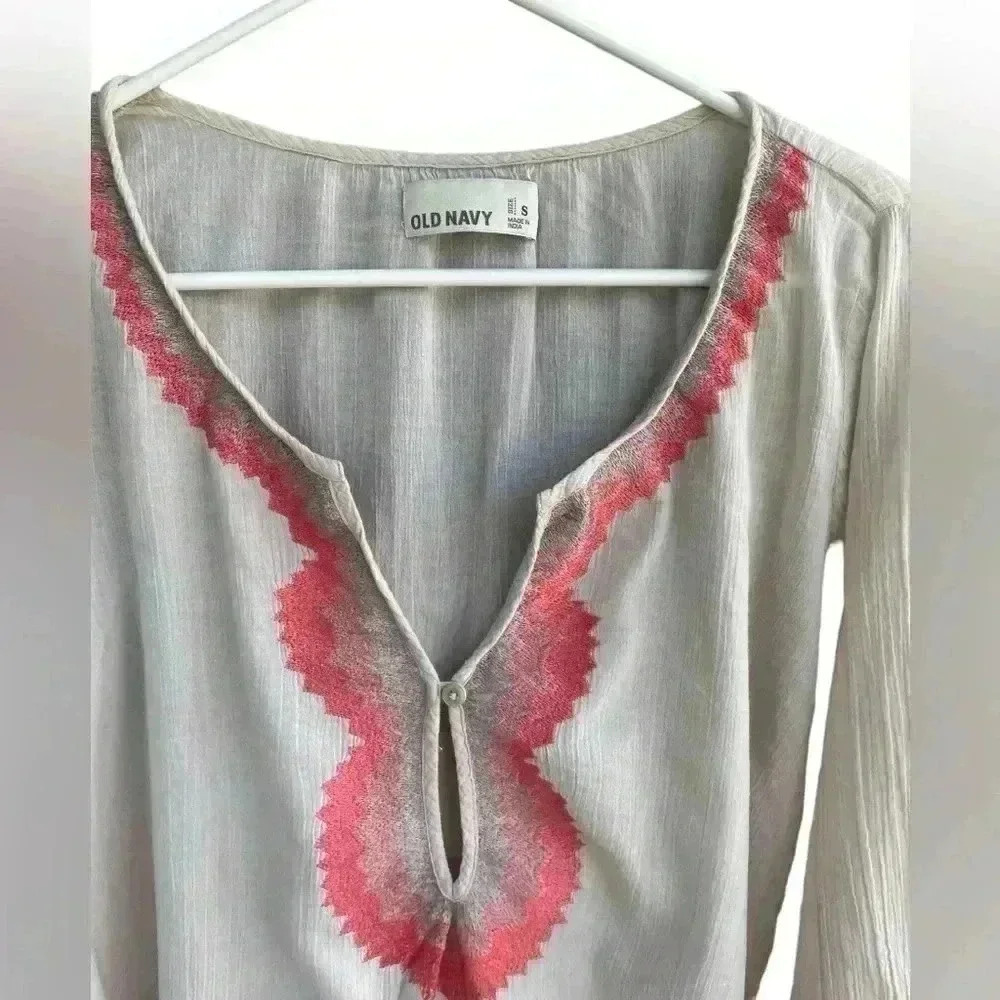 Old Navy women’s embroidered long sleeve swimwear coverup sz S gently used - Picture 4 of 5
